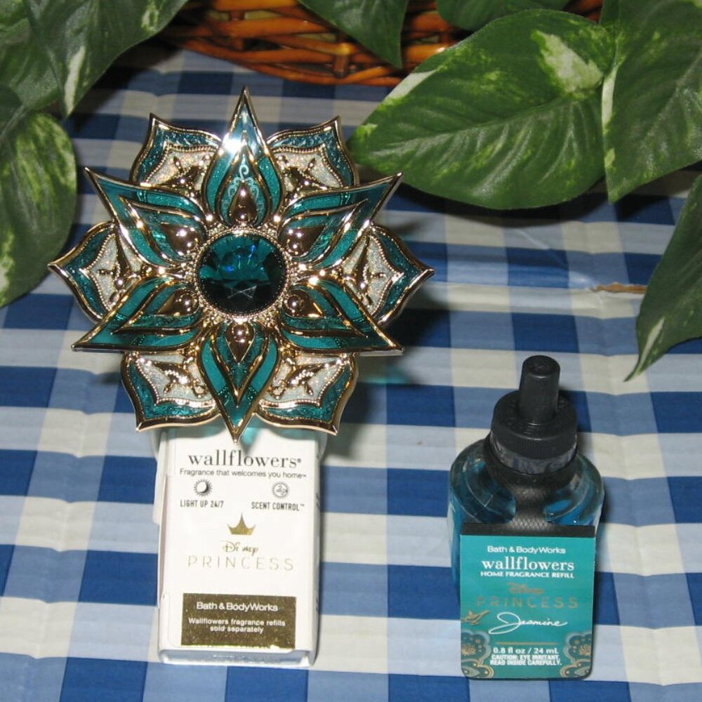 BBW Disney Princess Jasmine Wallflower Plug In Nightlight & Refill NEW - Picture 2 of 9